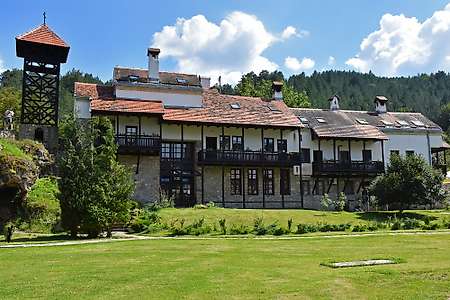 Garden and source around the Gradac monastery 6/9