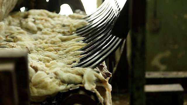 Exit the scouring tank and wringing 2/2