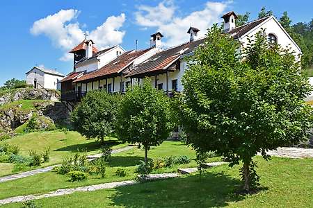 Garden and source around the Gradac monastery 1/9