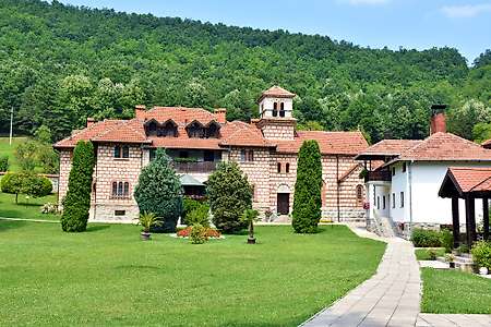 Le magnifique et paisible jardin du monastère de Ćelije 2/9