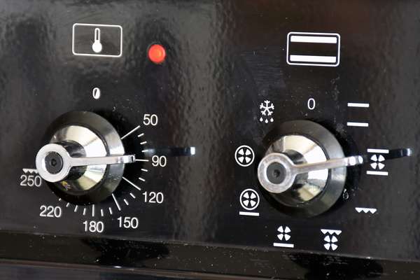 Setting the oven temperature