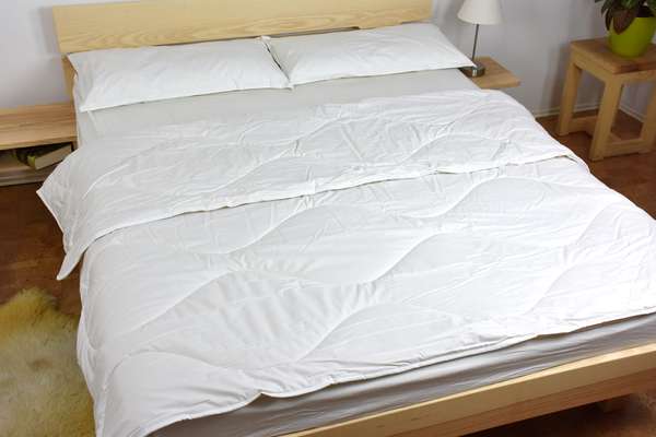 Ninaja – lightweight pure new wool duvet, 200g/m² 1 / 6