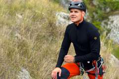Discover the exceptional comfort and performance of Tigil merino wool garments, designed for sports and everyday wear.