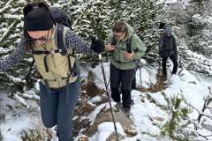 Discover our collection of lightweight, wool-filled vests and jackets. Packed with natural wool for breathable warmth and comfort, these outer layers are perfect for staying cozy on hikes, casual outings, or chilly days.
