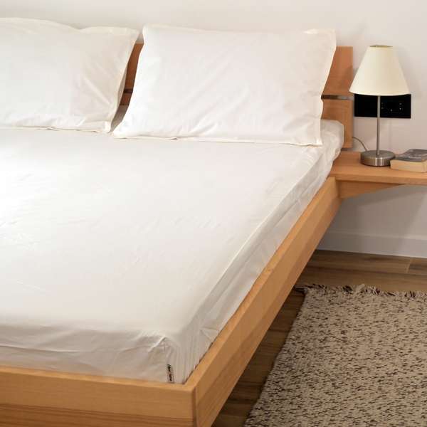 Organic Cotton Twill Fitted Sheet 1 / 2