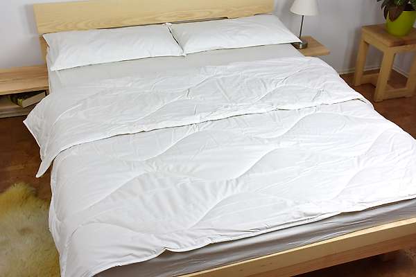 Ninaja – lightweight pure new wool duvet, 200g/m² 1 / 6