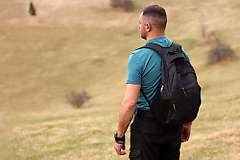 Kolekcija Tigil nudi izbor prozračnih, laganih i nežnih merino vune u opuštenom kroju koje ćete uživati da nosite tokom cele godine.