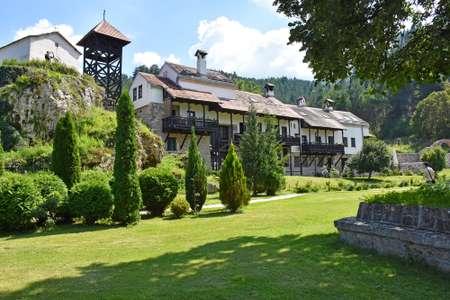 Vrt i izvor oko manastira Gradac. 4/9