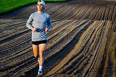 Kolekcija Tigil osnovnih slojeva od merino vune deluje kao druga koža, pružajući izuzetnu udobnost za svakodnevno nošenje i bilo koji sport. Sa svojstvima koja su prozračna, izdržljiva, termoregulatorna i antibakterijska, ovi slojevi osiguravaju da ostanete udobni i sveži tokom celog dana.