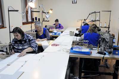 Confection in Serbia and sales in France. 1/4