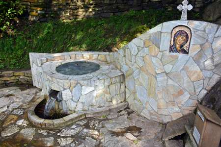 Vrt i izvor oko manastira Gradac. 9/9