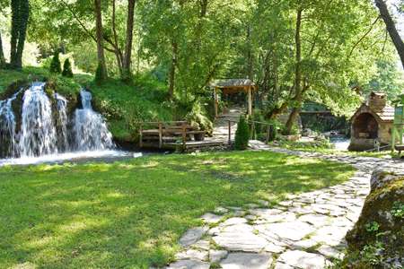 Vrt i izvor oko manastira Gradac. 8/9