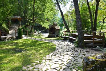 Vrt i izvor oko manastira Gradac. 7/9