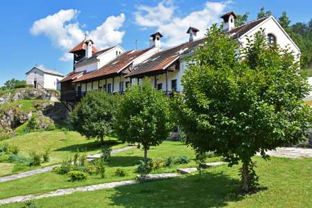 Vrt i izvor oko manastira Gradac. 1/9