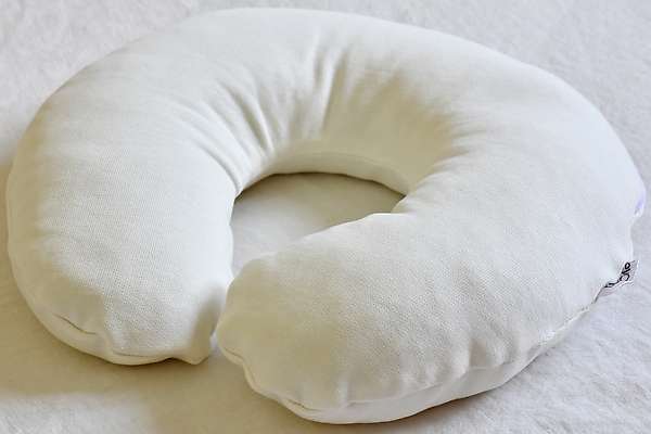 Wool neck pillow with removable comfort cover 2 / 3