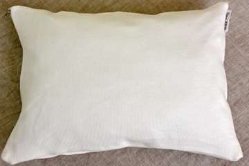Wool travel pillow 40x30cm with removable comfort cover