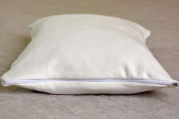Wool travel pillow 40x30cm with removable comfort cover